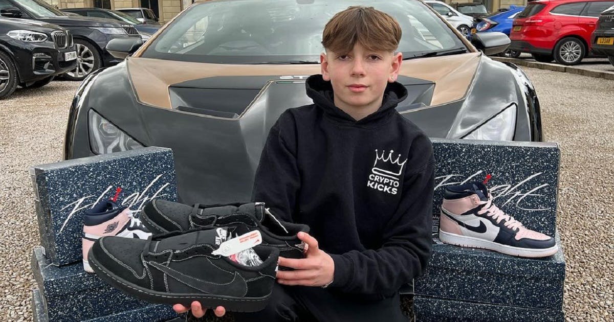 طفل بريطاني في ال 13 يؤسس تجارة ناجحة لبيع الأحذية الرياضية مقابل الدفع بالكريبتو Featured Image